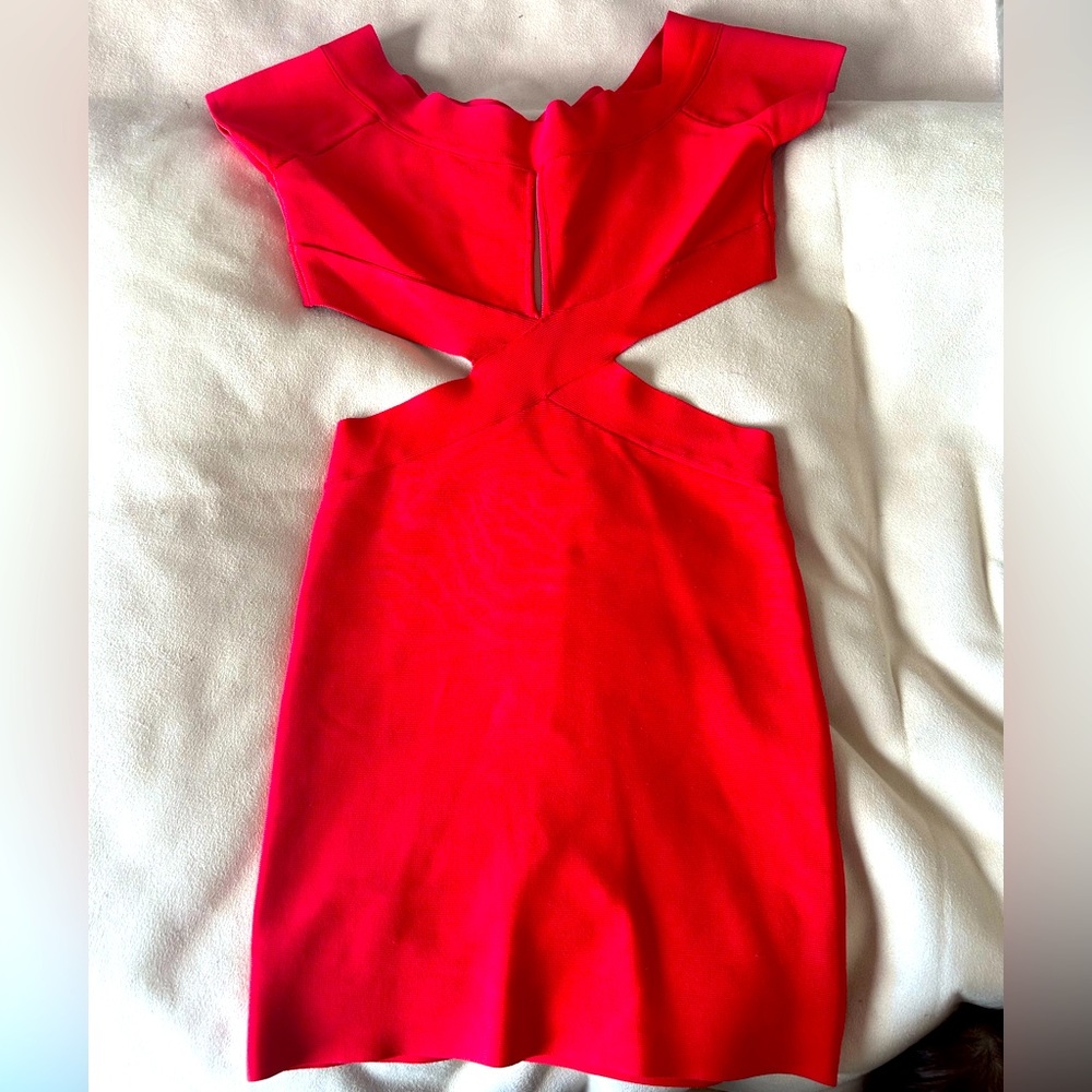 BCBG Red Bandage dress with cutouts❤️